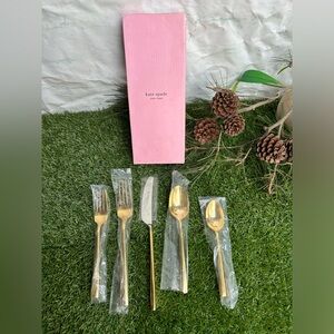 kate spade
NEW YORK
Malmo Gold 5 Piece Place 
$105 NEW